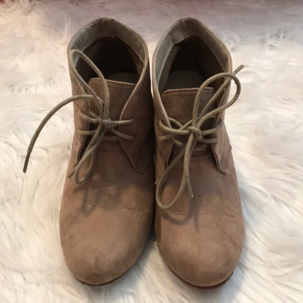 Bella Marie tan booties size 7